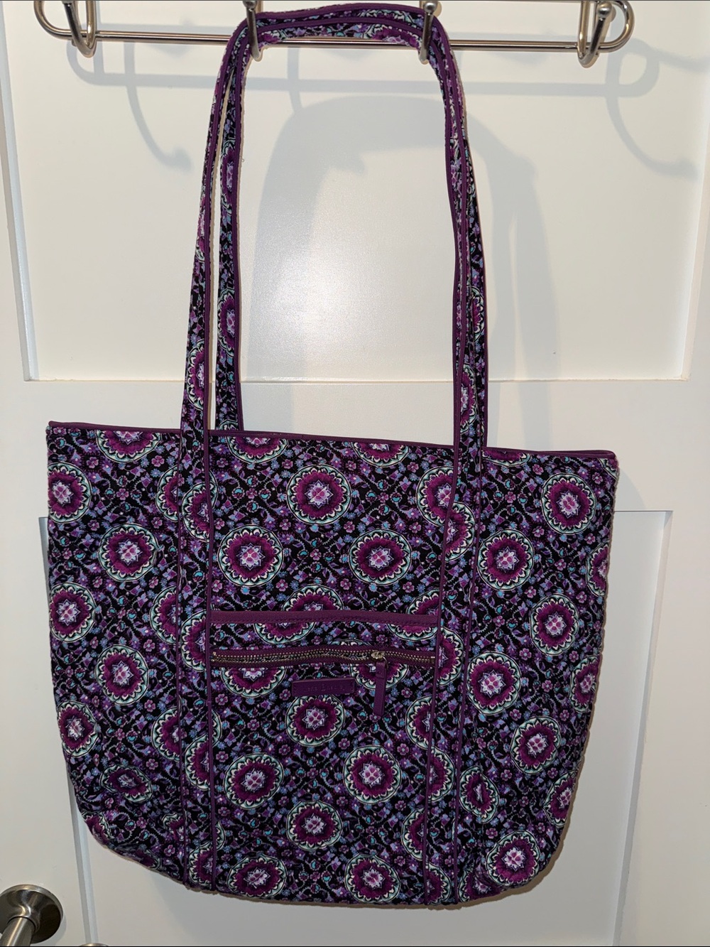 Vera Bradley Vera Tote in Lilac Medallion. Like New Condition